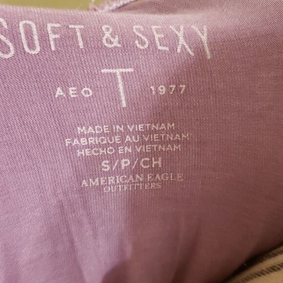 ❤ 3/$20 American Eagle Shirt. Lilac - Picture 2 of 2